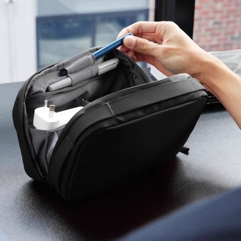 Tech Accessories Case - デジタル機器オーガナイザーポーチ、取り外し可能な二層式ケーブル収納バッグ付き、充電器、イヤホン、ペン用電子機器オーガナイザー